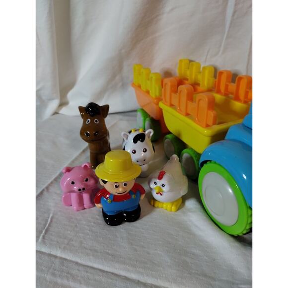 Toys R Us Children's "Old Mcdonald" Farm Train Interactive Animals - Picture 2 of 7